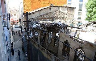 Çorum’da tarihi binayı çöp eve çevirdiler