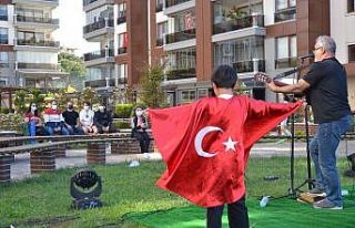 Coşkulu kutlama orkestra ile taçlandı
