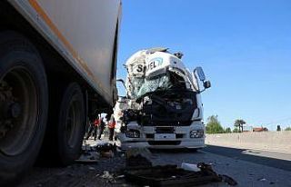 D650’de korkutan kaza: Lastiği patlayan tanker,...