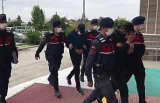 Demir hırsızları jandarmaya yakalandı