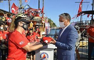 Denizde ve karada İstiklal Marşı okundu