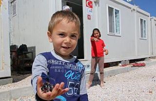 Depremzede çocukların bayram sevinci