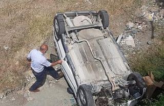 Dereye uçan otomobilden sağ çıktılar