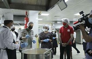 DEÜ, İzmir Valiği ile 500 aileye iftar menüsü...