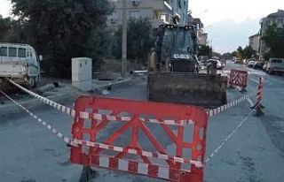 Devrilen direğin altında kalan çocuk hayatını...