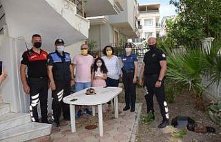 Didim’de polislerden sürpriz doğum günü