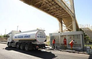 Diyarbakır Büyükşehir Belediyesi temizlik çalışmalarına...