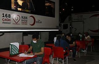 Diyarbakır Emniyeti’nden Kızılay’a kan bağışı