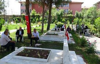Diyarbakır’daki şehitlikte hüzünlü bayram