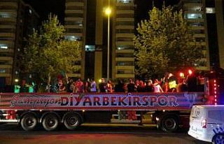 Diyarbekirspor, şampiyonluğu şehir turu ile kutladı
