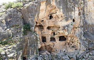 Dört katlı Demirkale Mağarası turizme kazandırılmayı...