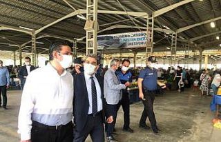 Döşemealtı’nda kurulan pazar yerlerinde sıkı...