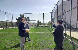 Dumlupınar’a halı saha