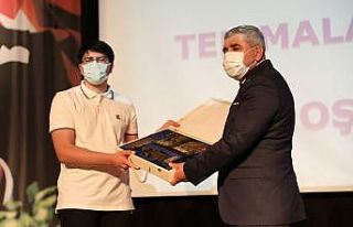 Dünya birincisi olan öğrenciye okulundan ödül