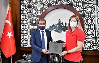 Dünya ve Avrupa şampiyonu Adar, Vali Şıldak’ı...