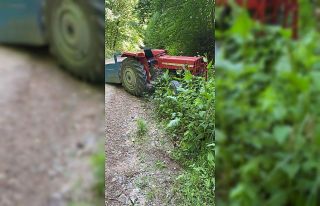 Durdurmak istediği traktörün altına kalarak hayatını...