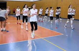 Eda Erdem Dündar: “Milli Takımı hepimiz çok...