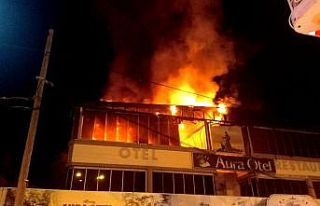 Edremit’te otel yangını