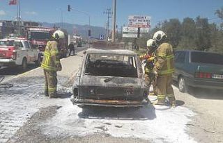 Edremit’te seyir halindeki araç alev aldı