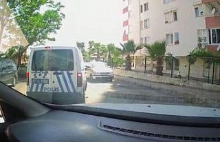 Ekip otosunu görüp kaçan çocuklara polisten şefkat...
