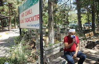 Elazığ’da kısıtlama nedeniyle boş kalan mezarlıklarda...