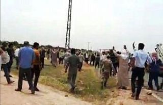 Elektriği kesen ekipler ile köylüler karşı karşıya...