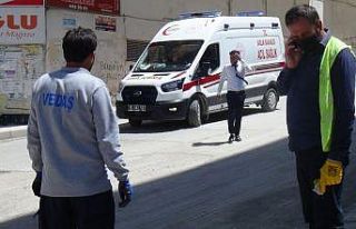 Elektrik akımına kapılan işçi ölümden döndü