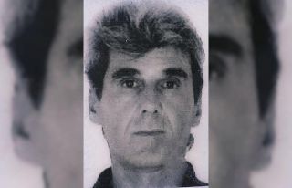 Elektrik direğindeki lambayı tamir ederken akıma...