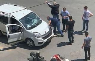 Elektrikli bisikletle ticari araç çarpıştı: 2...