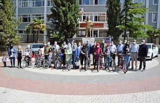 Emetli gençler ve veliler 7 ayda 42 bin adet kitap...