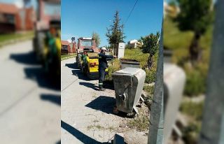Emet’te çöp konteynerleri yıkanıp dezenfekte...