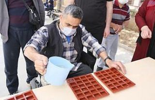 Engelli bireyler sabun üretti