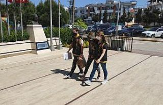 Engelli kadının bileziklerini gasp eden zanlılar...