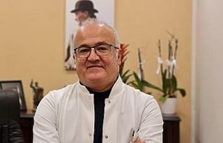 Ergenler eller sürekli cepte dolaşıyor ve el sıkışmaktan...