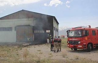 Erzincan’da boş depoda çıkan yangın paniğe...