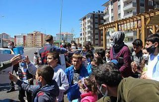 Erzurum’da faytonla ‘Arafalık’ hediyeler dağıtıldı