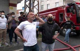Esenyurt’ta evlerinin yanışını gözyaşları...