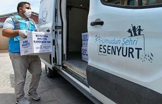 Esenyurt’ta gıda kolisi ve sıcak yemek dağıtımları...