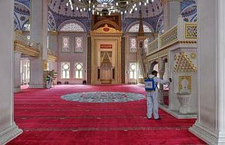 Esenyurt’ta Kadir Gecesi öncesi camiler dezenfekte...