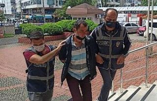 Eşini 25 bıçak darbesiyle öldüren şahıs adliyeye...