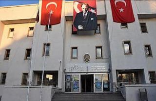 Eşini darp ederek balkondan atmakla tehdit eden koca...