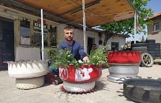 Eski lastikler çöpe değil hayata saksı olarak...