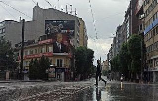 Eskişehir sağanak yağışa teslim oldu