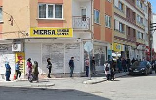 Eskişehir’de PTT önünde kuyruk