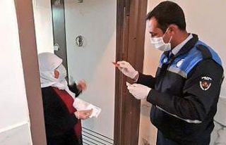 Evde kalan vatandaşların imdadına zabıta yetişiyor