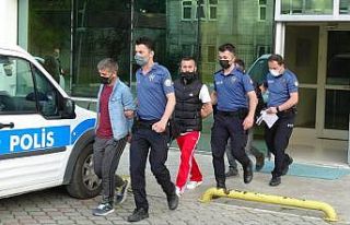 Eve polis gibi gelip 2.5 saat işkence yapan 3 kardeş...