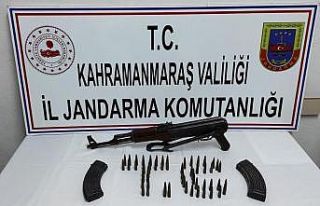 Evin bahçesinde gömülü Kalaşnikof ele geçirildi