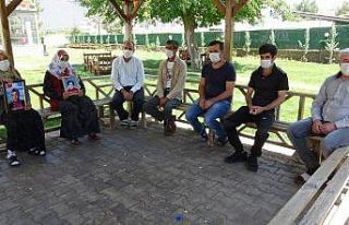 Evlat nöbetindeki aileler kısıtlamaya rağmen direniyor