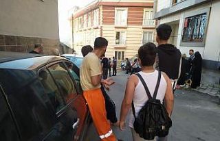 Eyüp’te 3 katlı binanın çatı katında yangın:...