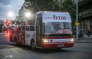Fetih coşkusu gezici otobüsle Diyarbakır sokaklarında